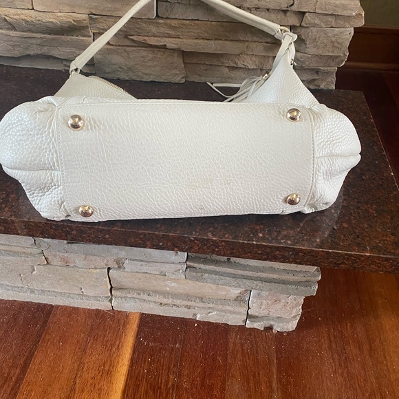 Isaac Mizrahi Off White Pebbled Leather - Picture 4 of 6